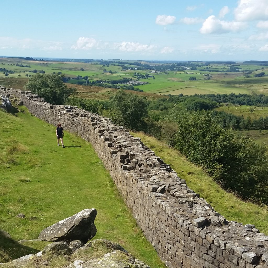 Hadrian’s Wall: Tembok Legendaris Penanda Perbatasan Kekaisaran Romawi