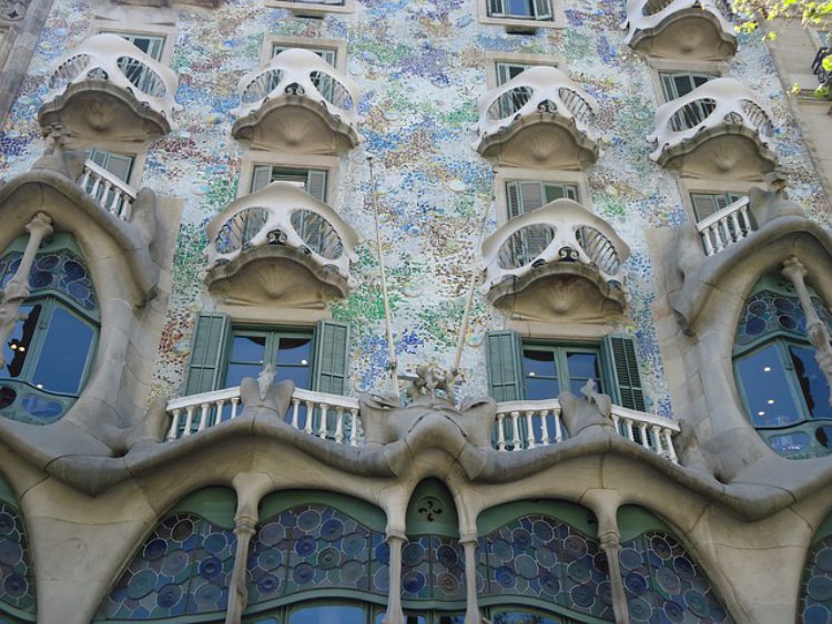Casa Batlló: Karya Seni Hidup dari Antoni Gaudí di Jantung Barcelona