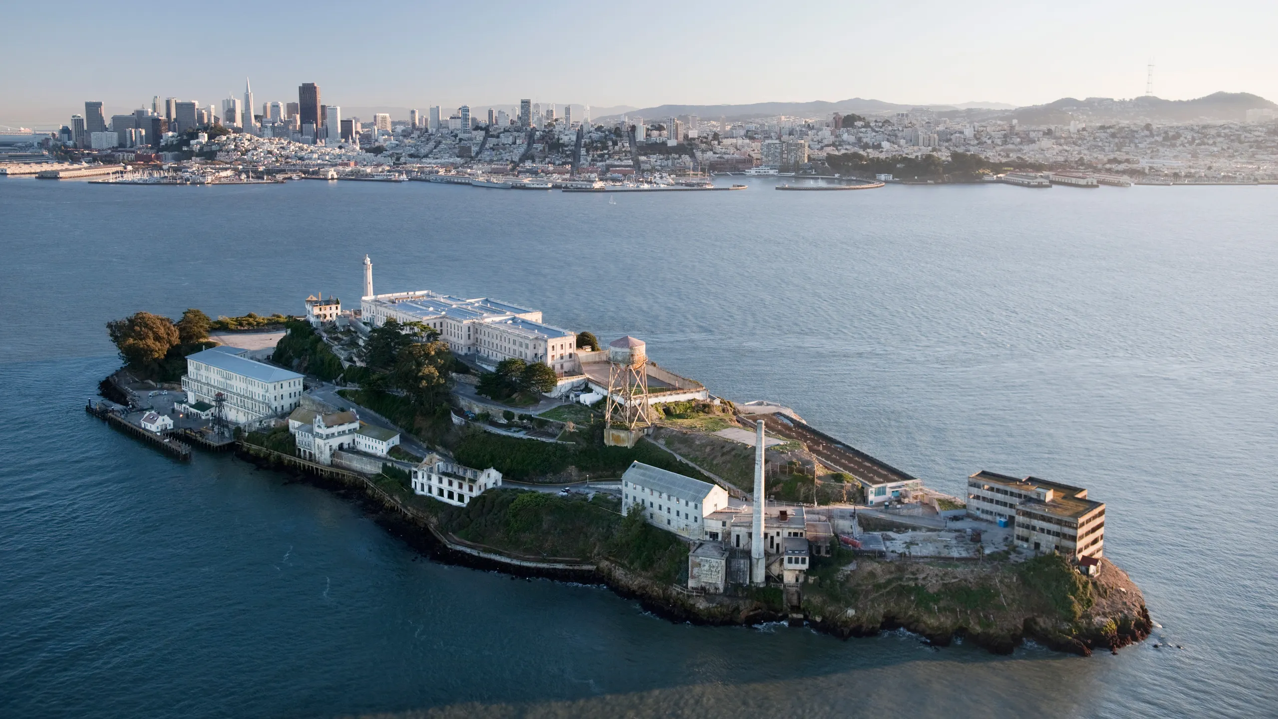 Alcatraz: Pulau Bersejarah di San Francisco, California