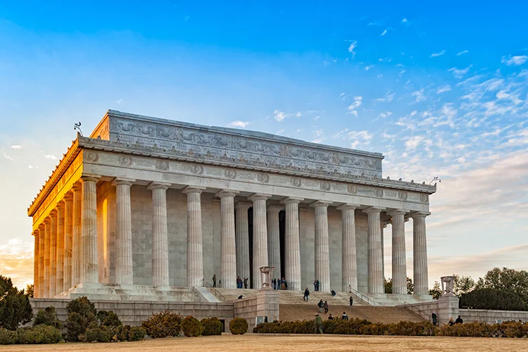 Lincoln Memorial: Monumen Kehormatan untuk Sang Presiden Pejuang