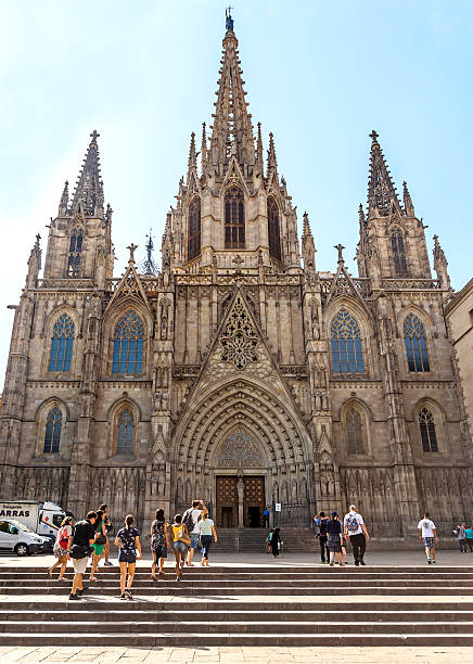 Katedral Salib Suci dan St. Eulalia: Keindahan Arsitektur Gotik di Barcelona